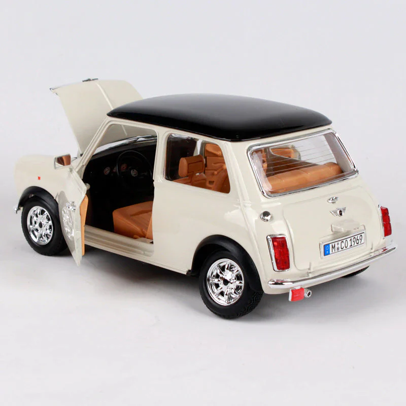 Mini Cooper 1969 1/18 Scale Model Car by Bburago - Image 3