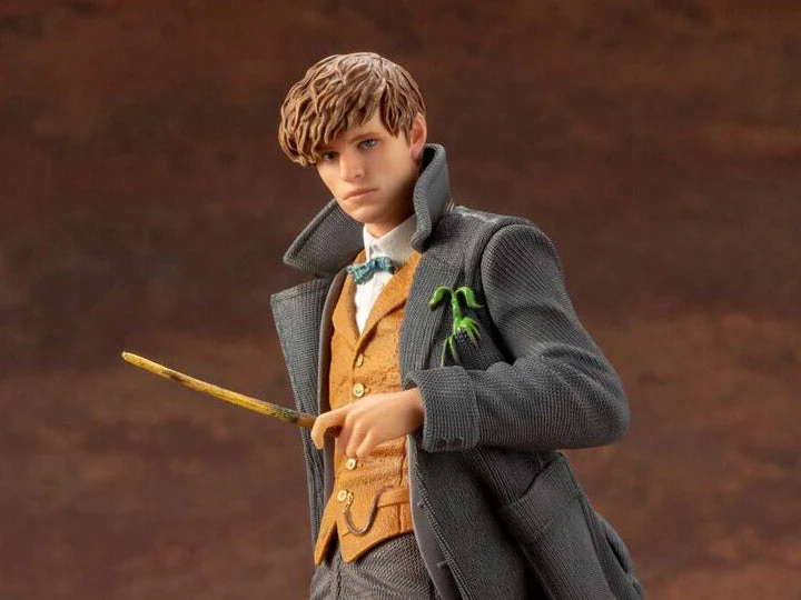 Fantastic Beasts: The Crimes of Grindelwald Newt Scamander ArtFX+ Statue By Kotobokiya - Image 4