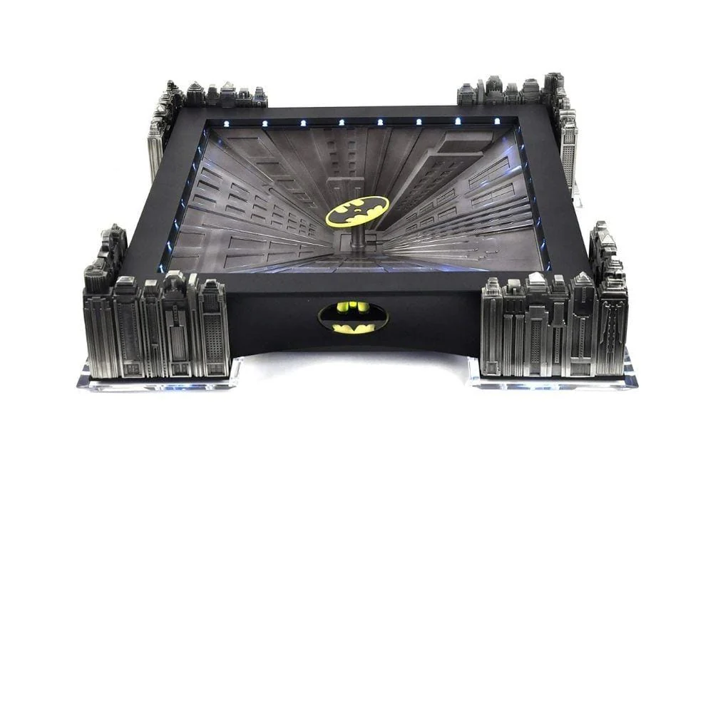Batman Chess Set By Noble Collection - Image 3