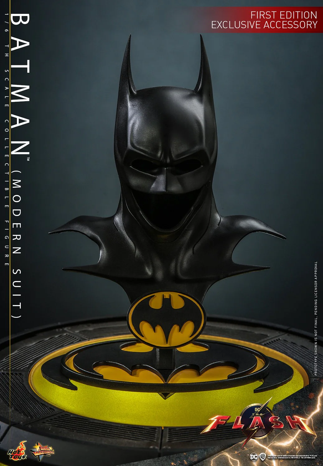 Batman Modern Suit Sixth Scale Action Figure By Hot Toys - Image 12