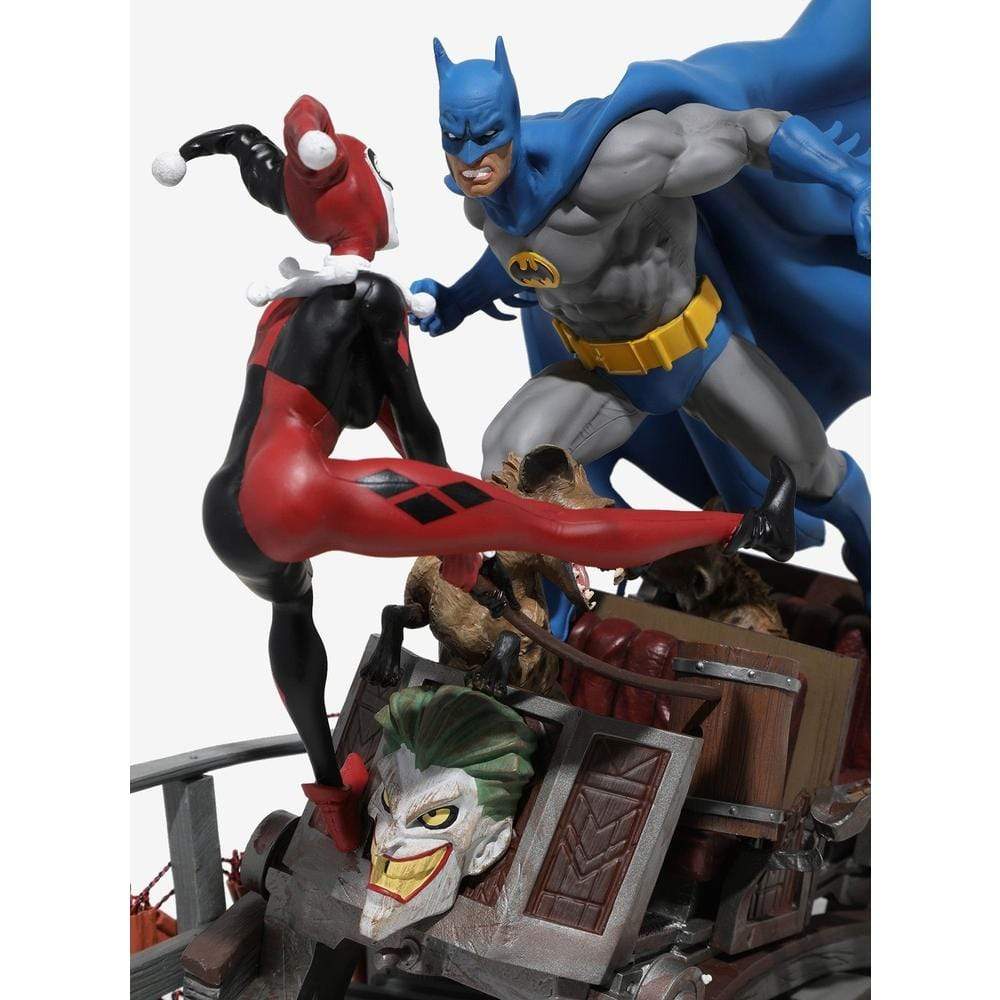 BATMAN VS HARLEY QUINN BATTLE STATUE - Image 2