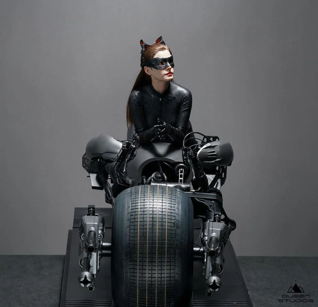 Catwoman 1/3 Scale Statue by Queen Studios - Image 2