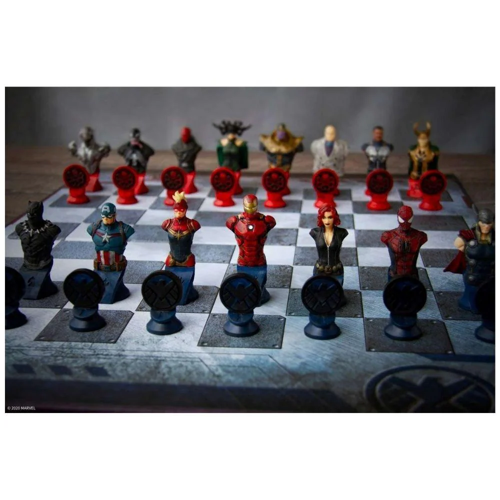 Chess: The OP - MARVEL Collector's Chess Set - Image 2