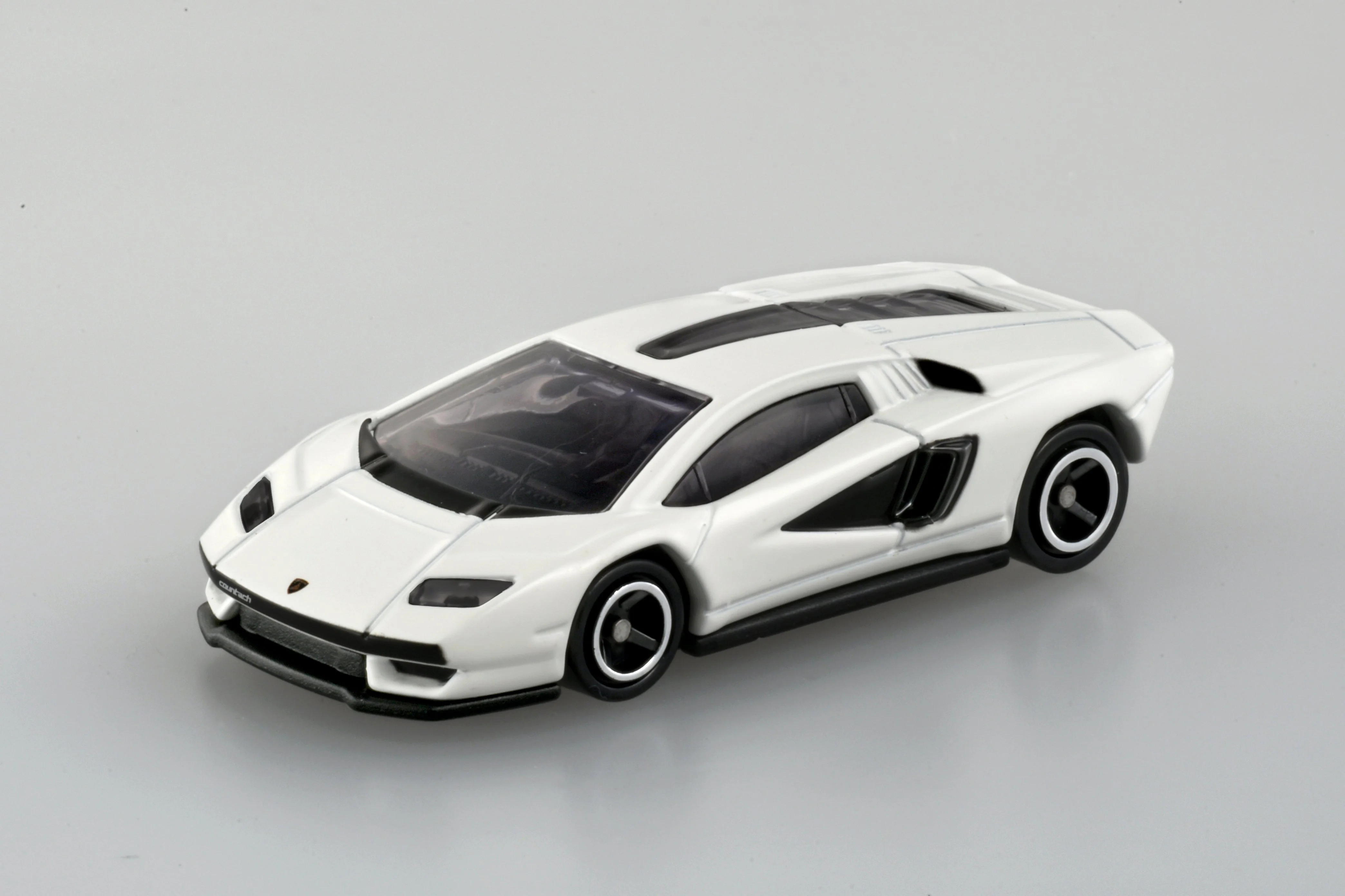 Countach LPI800-4 Core Tomica By Takara Tomica - Image 2