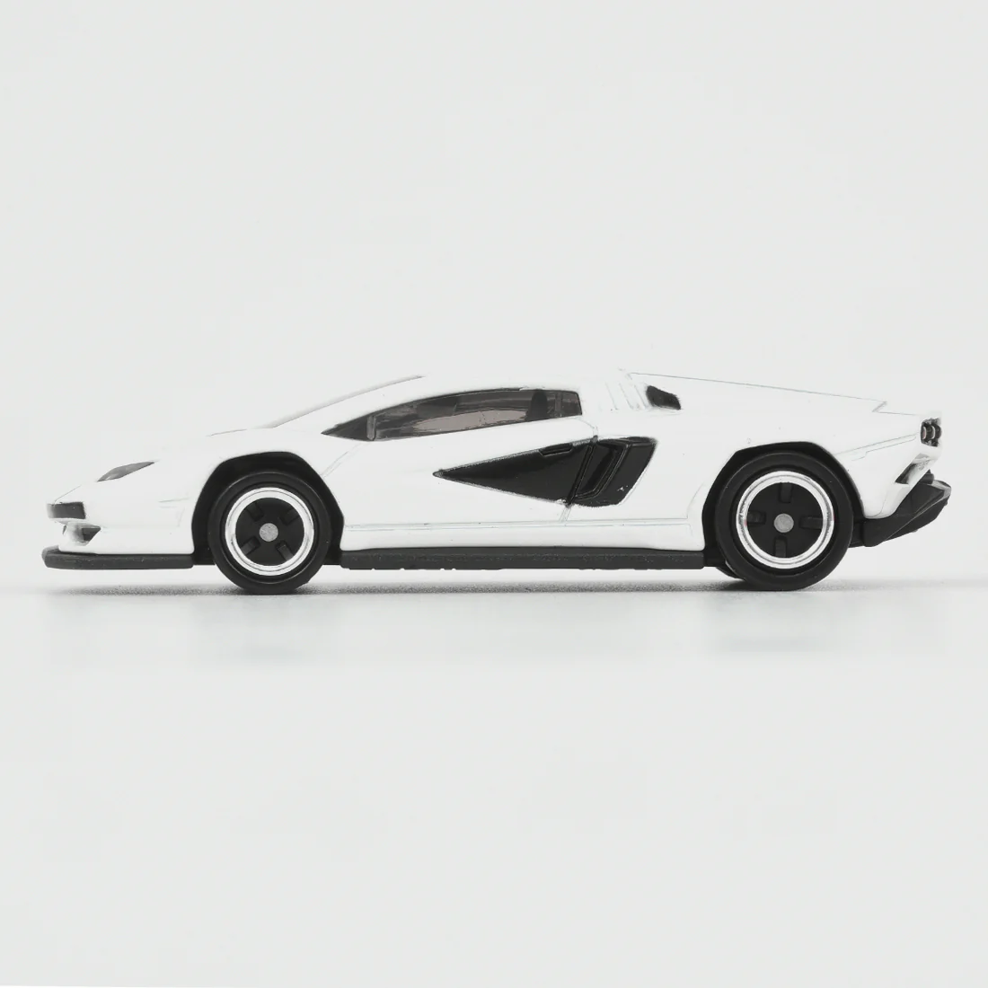 Countach LPI800-4 Core Tomica By Takara Tomica - Image 4