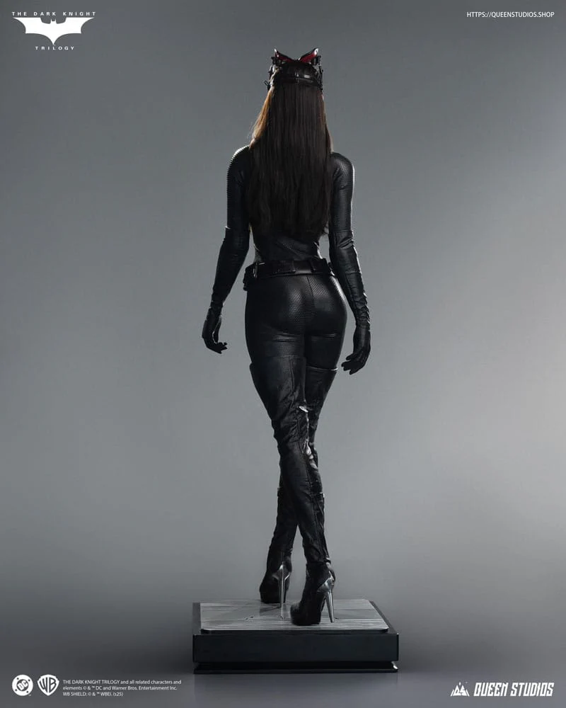 DC Comics Catwoman 1/1 Scale Statue By Queen Studios - Image 3
