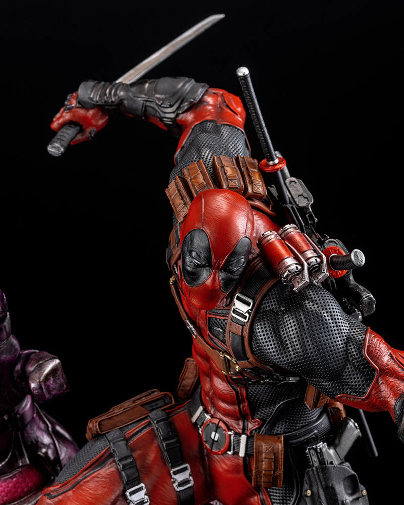 Deadpool 1/6 Scale Fine Art Signature Statue Featuring Kucharek Brothers - Image 2