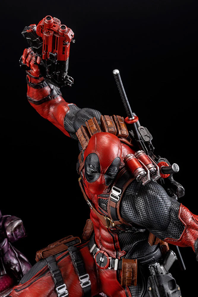 Deadpool 1/6 Scale Fine Art Signature Statue Featuring Kucharek Brothers - Image 3