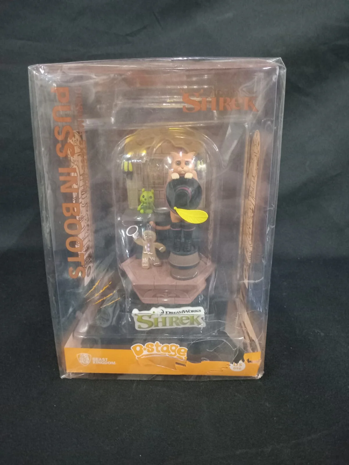 Disney Puss In Boots Diorama Stage by Beast Kingdom (Diorama Stage-096) [Damaged Box] - Image 3