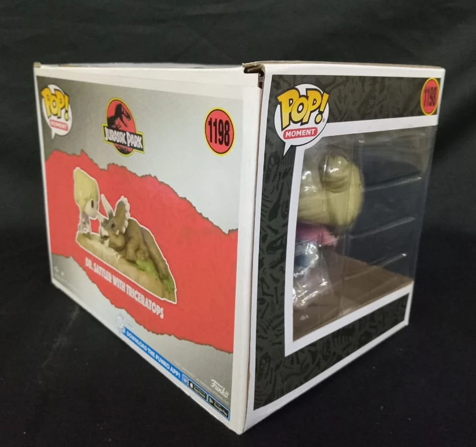 Funko Moment : Jurassic Park - Dr. Sattler & Triceratop [Damaged Box] - Image 3