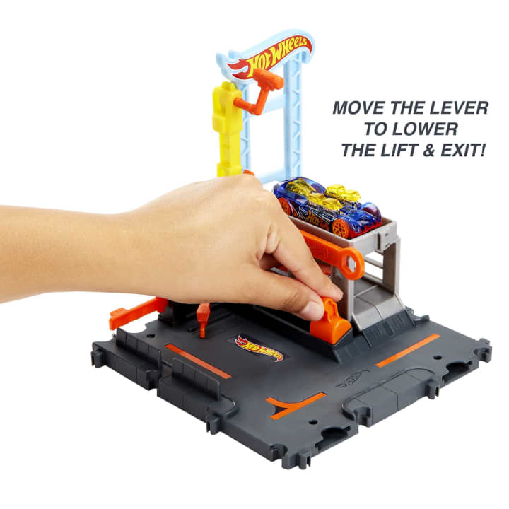 Hot Wheels City Downtown Repair Station Playset - Image 4