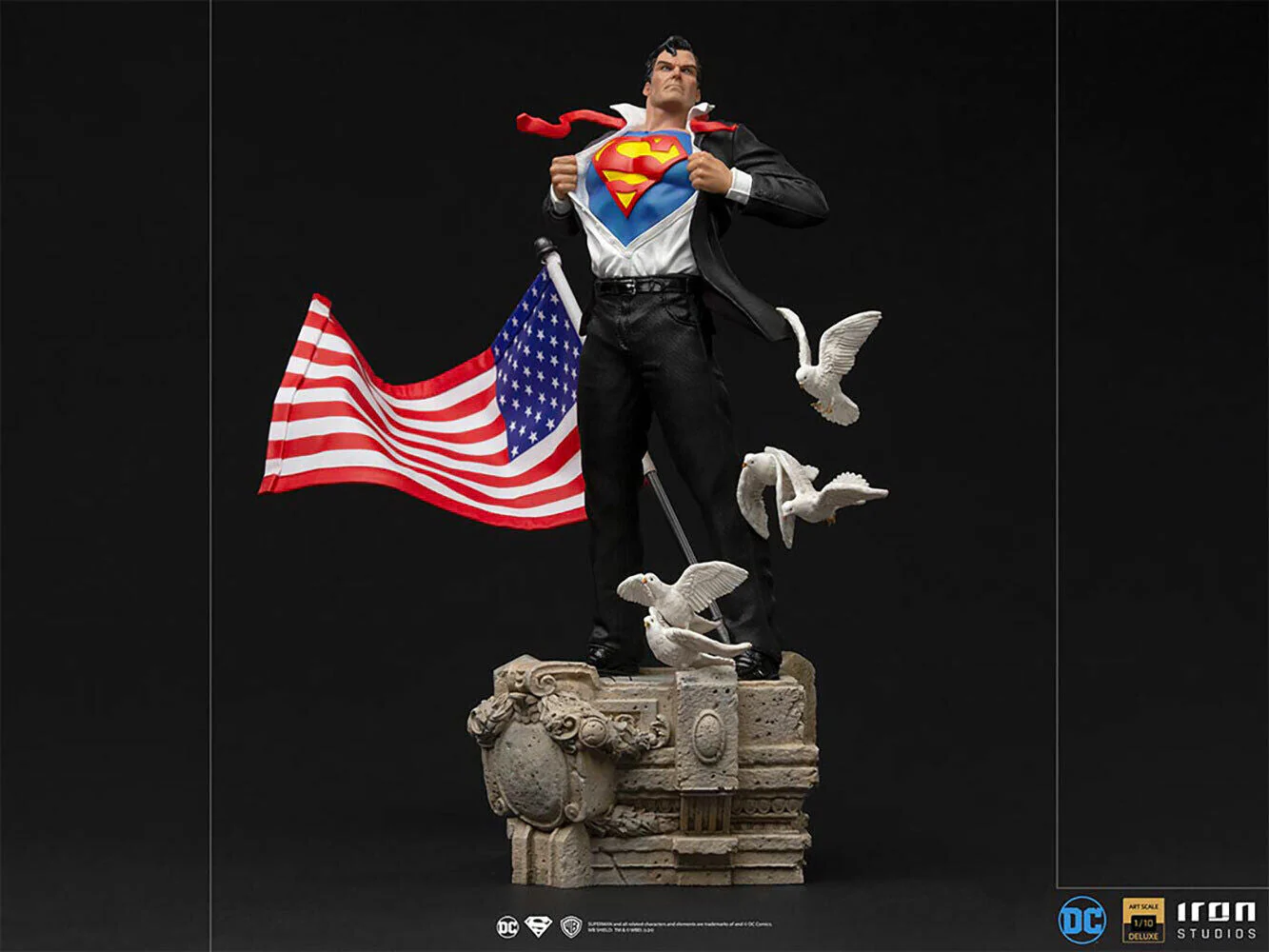 DC Comics Superman Clark Kent 1/10 Scale Statue by Iron Studios - Image 3