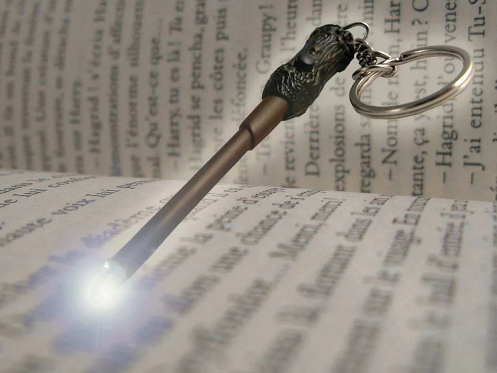 Harry Potter’s Wand Key Holder with Light - Image 2