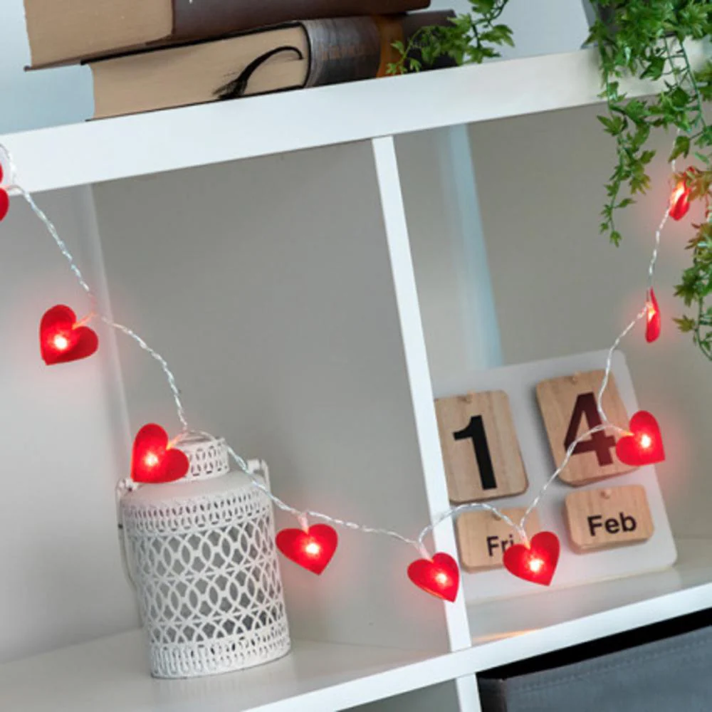 Light chain, felt hearts