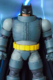 Mafex The Dark Knight Returns - Armored Batman Action Figure By Medicom Toy - Image 2