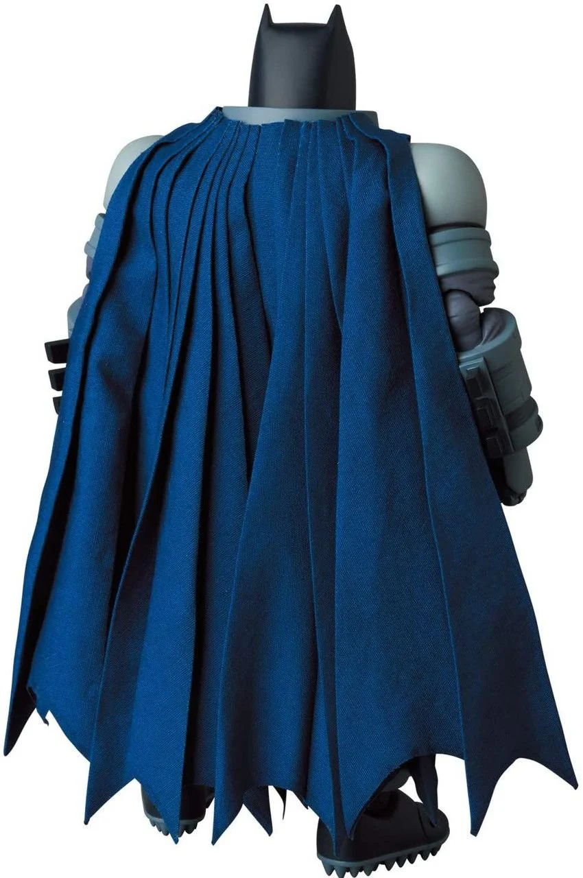 Mafex The Dark Knight Returns - Armored Batman Action Figure By Medicom Toy - Image 4
