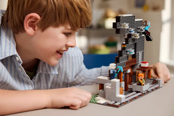 Minecraft 21277 The Pickaxe Mine V29 Toys by LEGO - Image 3