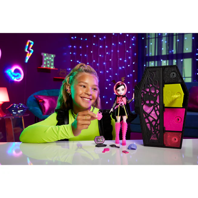 Monster High Skulltimates Secrets Neon Frights Series - Draculaura By Mattel - Image 3