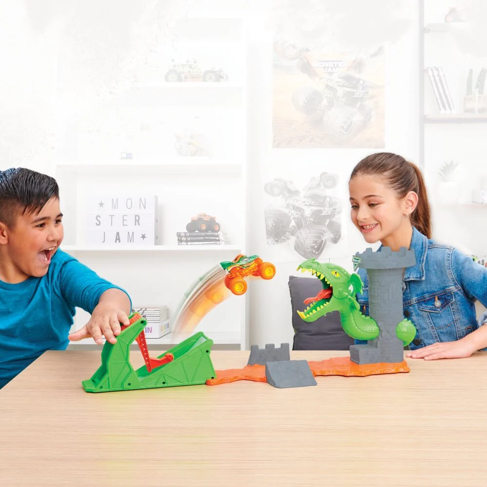 Monster Jam 1:64 Dueling Dragon Stunt Playset - Image 2