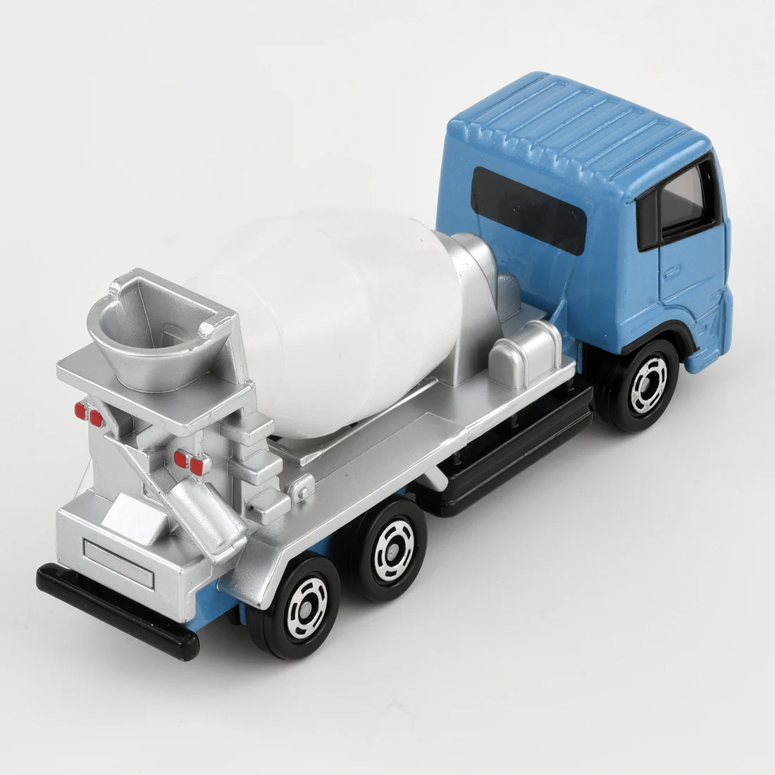 Quon Mixer Truck Core Tomica By Takara Tomica - Image 3