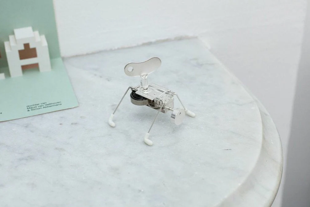 Spinney Wind Up Toy Silver Edition by Kikkerland - Image 3