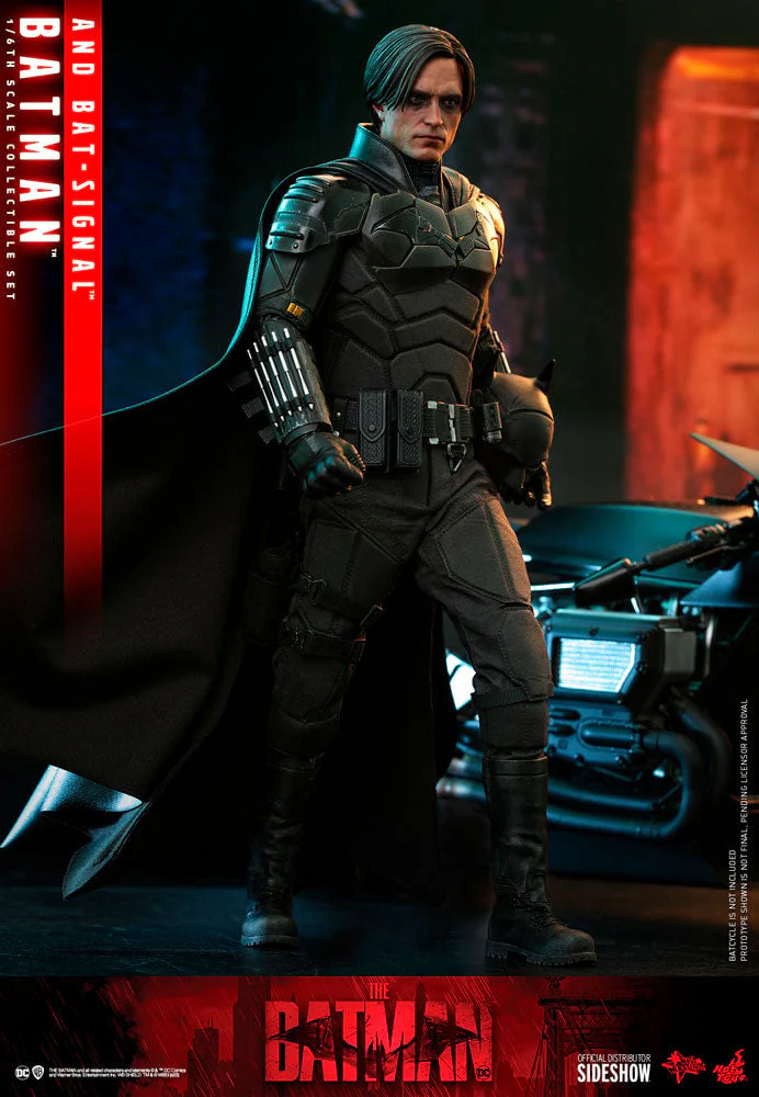 THE BATMAN - BATMAN AND BAT-SIGNAL SIXTH SCALE COLLECTIBLE SET BY HOT TOYS - Image 4