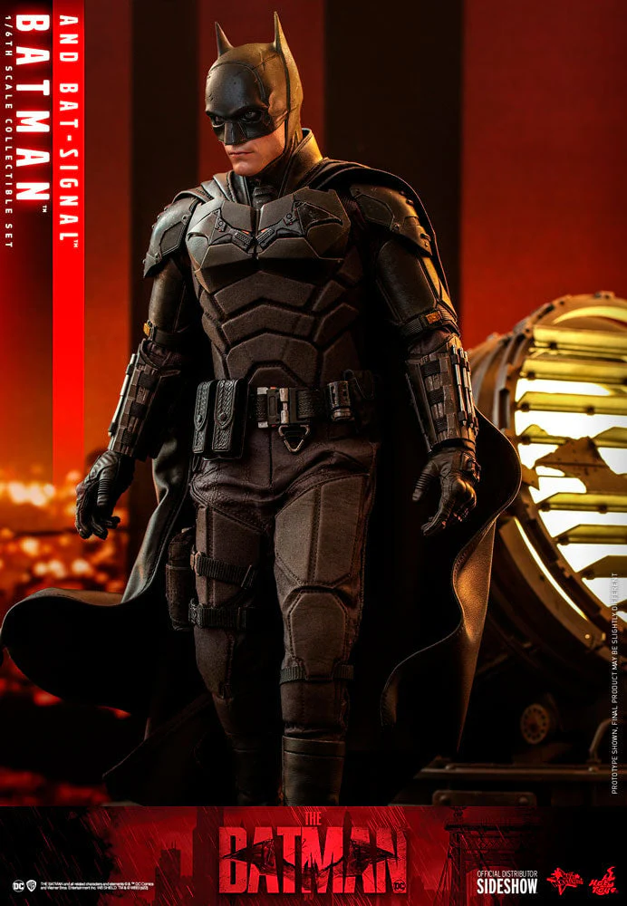 THE BATMAN - BATMAN AND BAT-SIGNAL SIXTH SCALE COLLECTIBLE SET BY HOT TOYS - Image 5