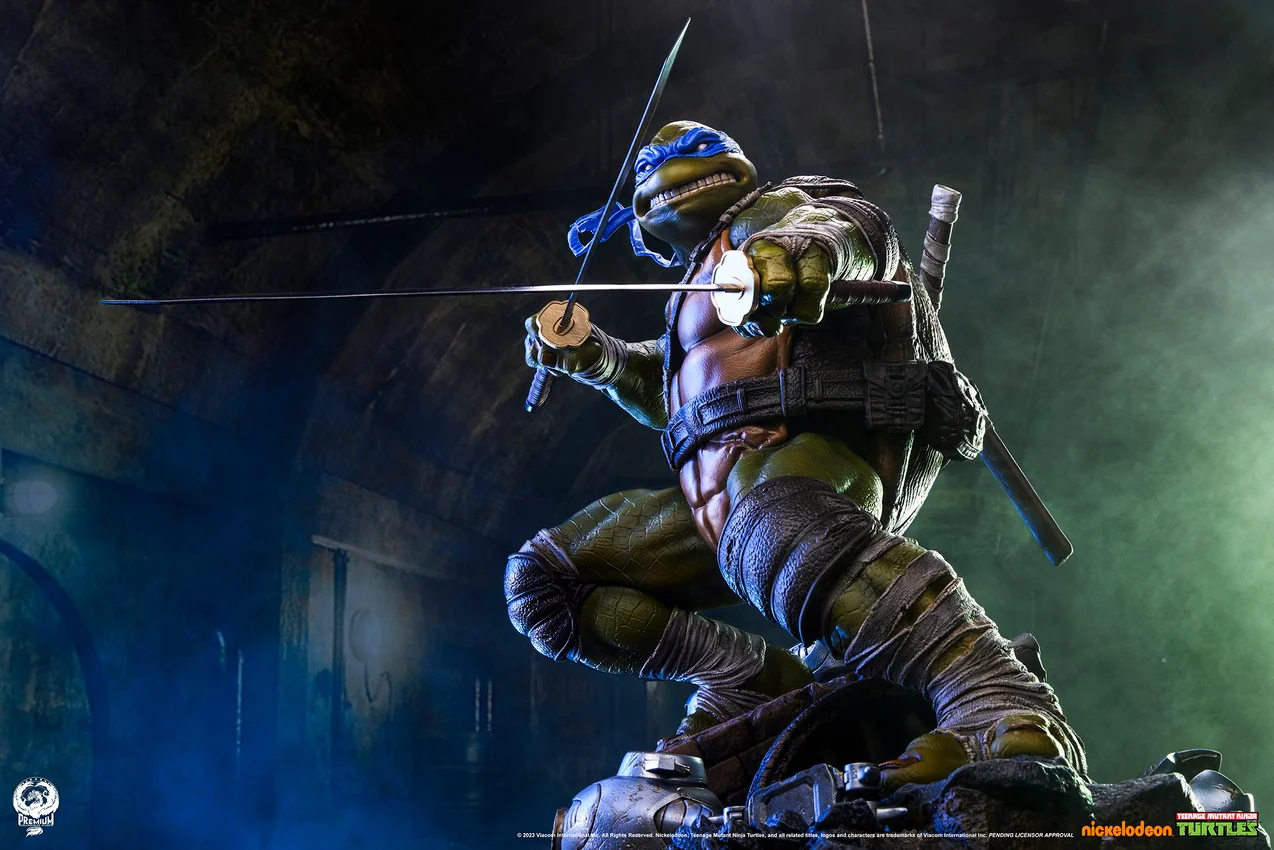 Teenage Mutant Ninja Turtles Leonardo (Deluxe Ver.) 1/3 Scale Limited Edition Statue By Premium Collectibles Studio - Image 3