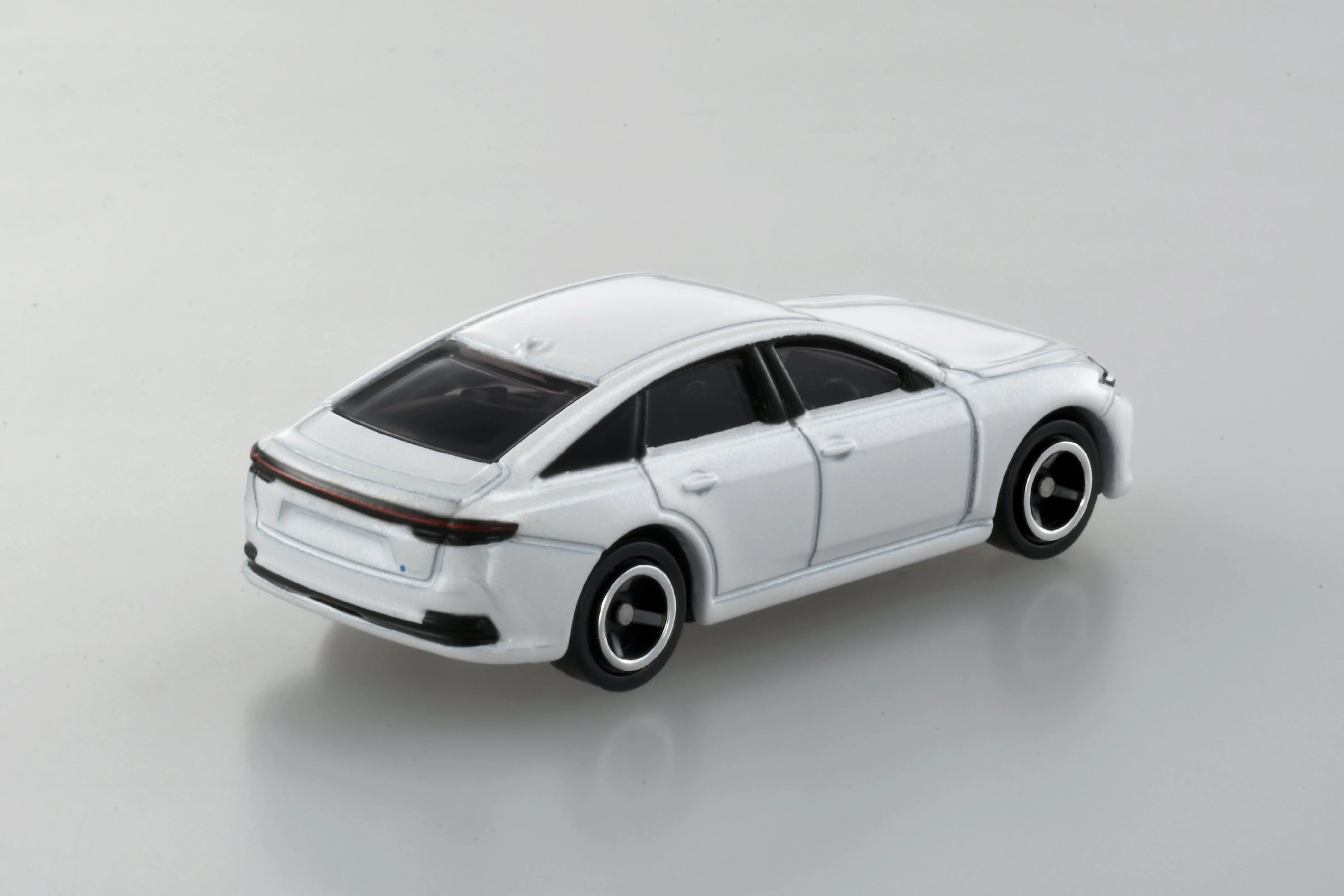 Toyota Crown Sedan Core Tomica By Takara Tomica - Image 4