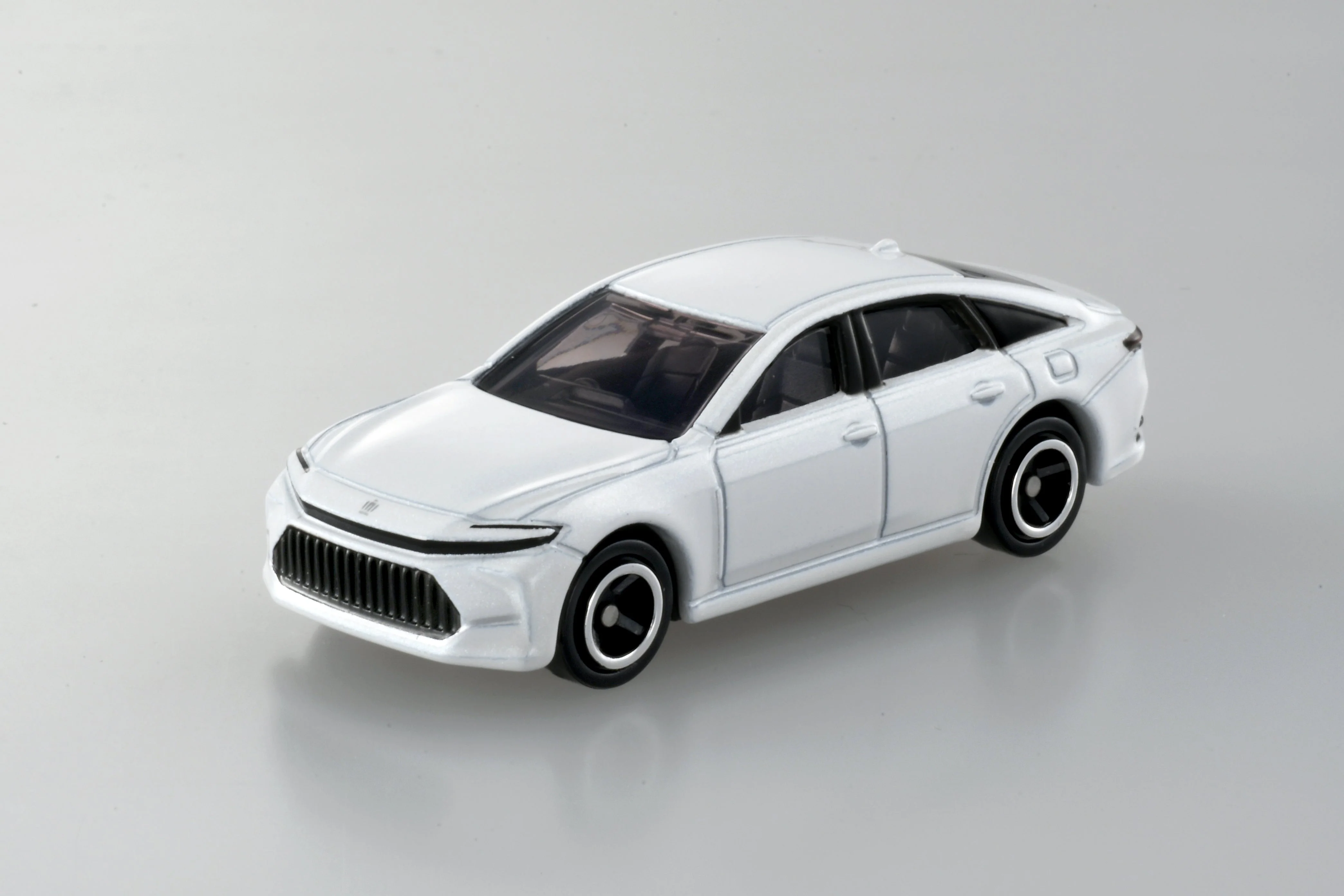 Toyota Crown Sedan Core Tomica By Takara Tomica - Image 5