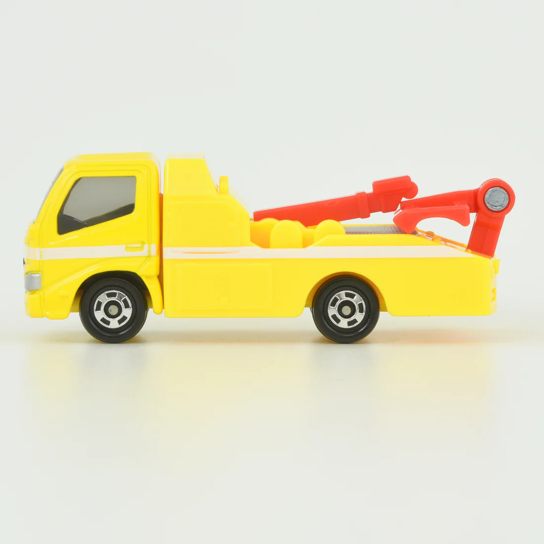 Toyota Dyna Tow Truck Core Tomica By Takara Tomica - Image 4