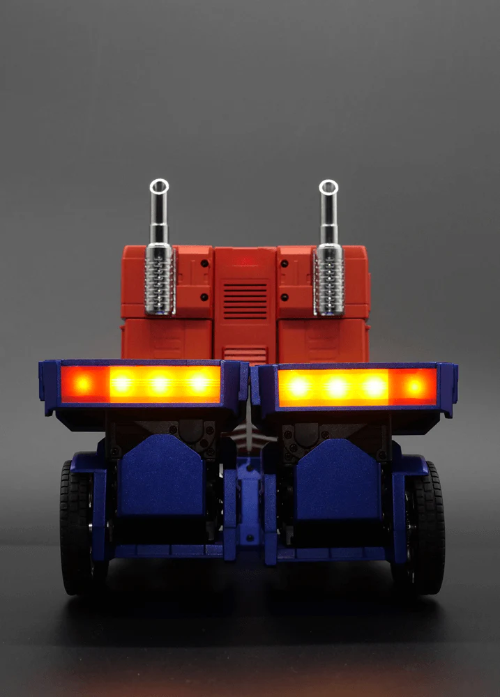 TRANSFORMERS - AUTO-CONVERTING OPTIMUS PRIME (FLAGSHIP VERSI By Robosen - Image 5