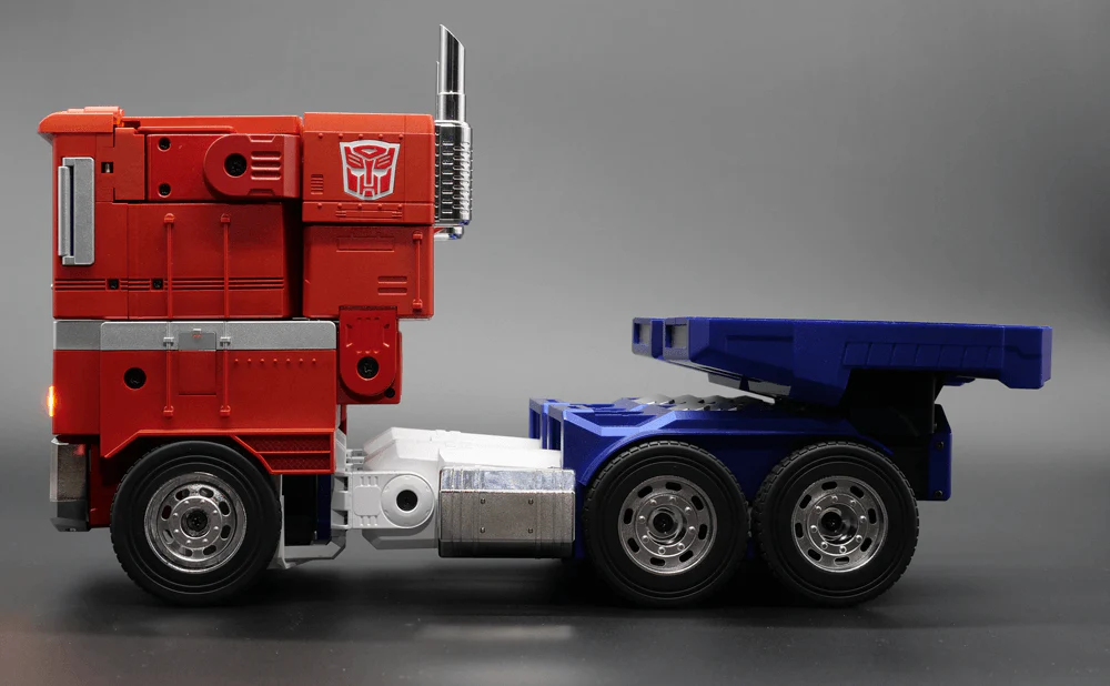 TRANSFORMERS - AUTO-CONVERTING OPTIMUS PRIME (FLAGSHIP VERSI By Robosen - Image 6