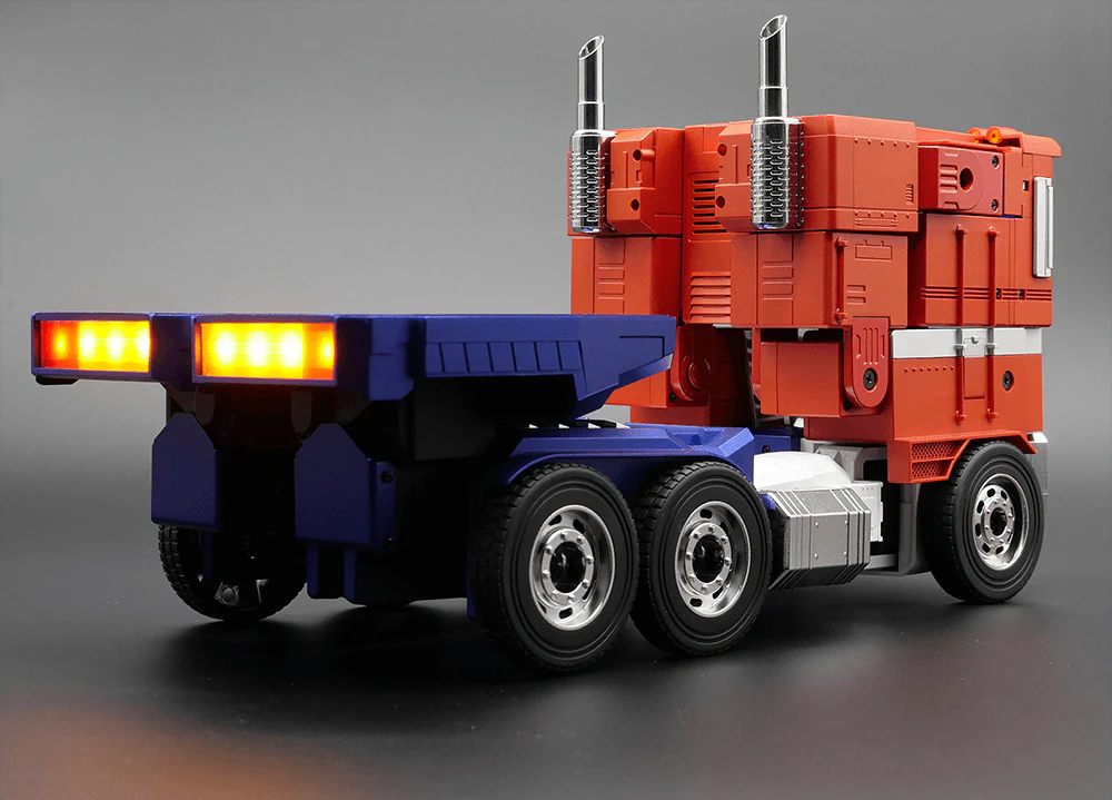 TRANSFORMERS - AUTO-CONVERTING OPTIMUS PRIME (FLAGSHIP VERSI By Robosen - Image 8
