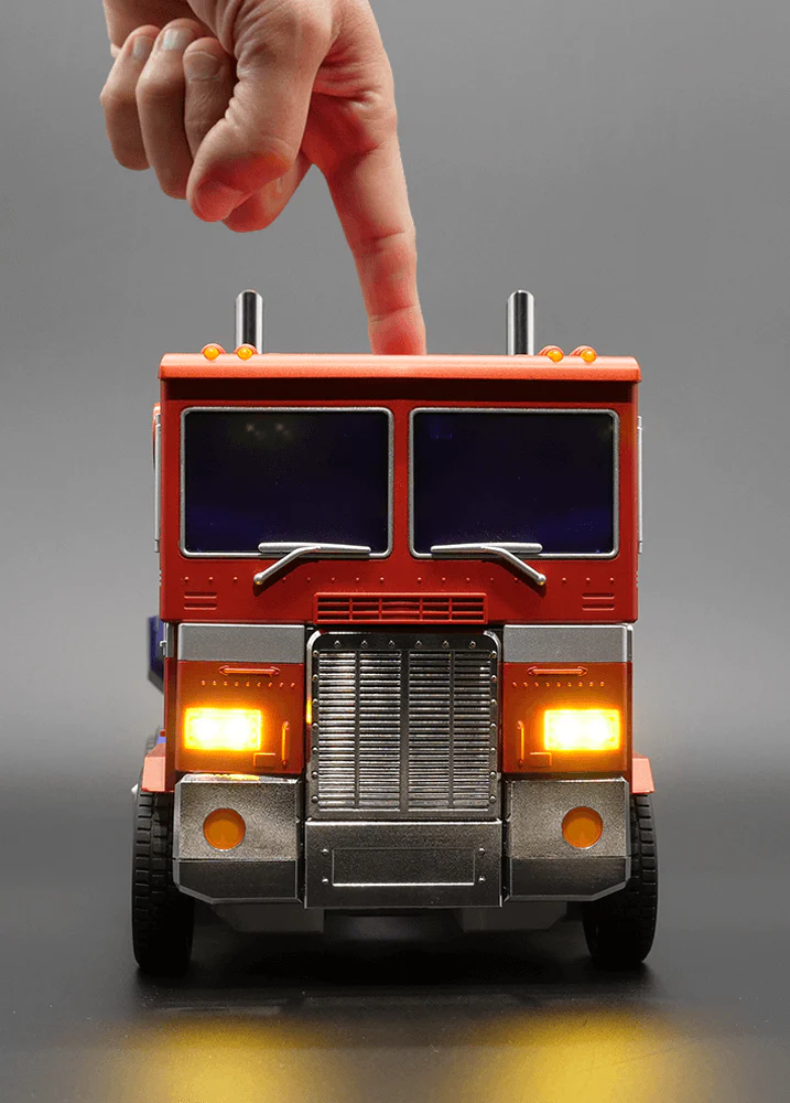 TRANSFORMERS - AUTO-CONVERTING OPTIMUS PRIME (FLAGSHIP VERSI By Robosen - Image 9