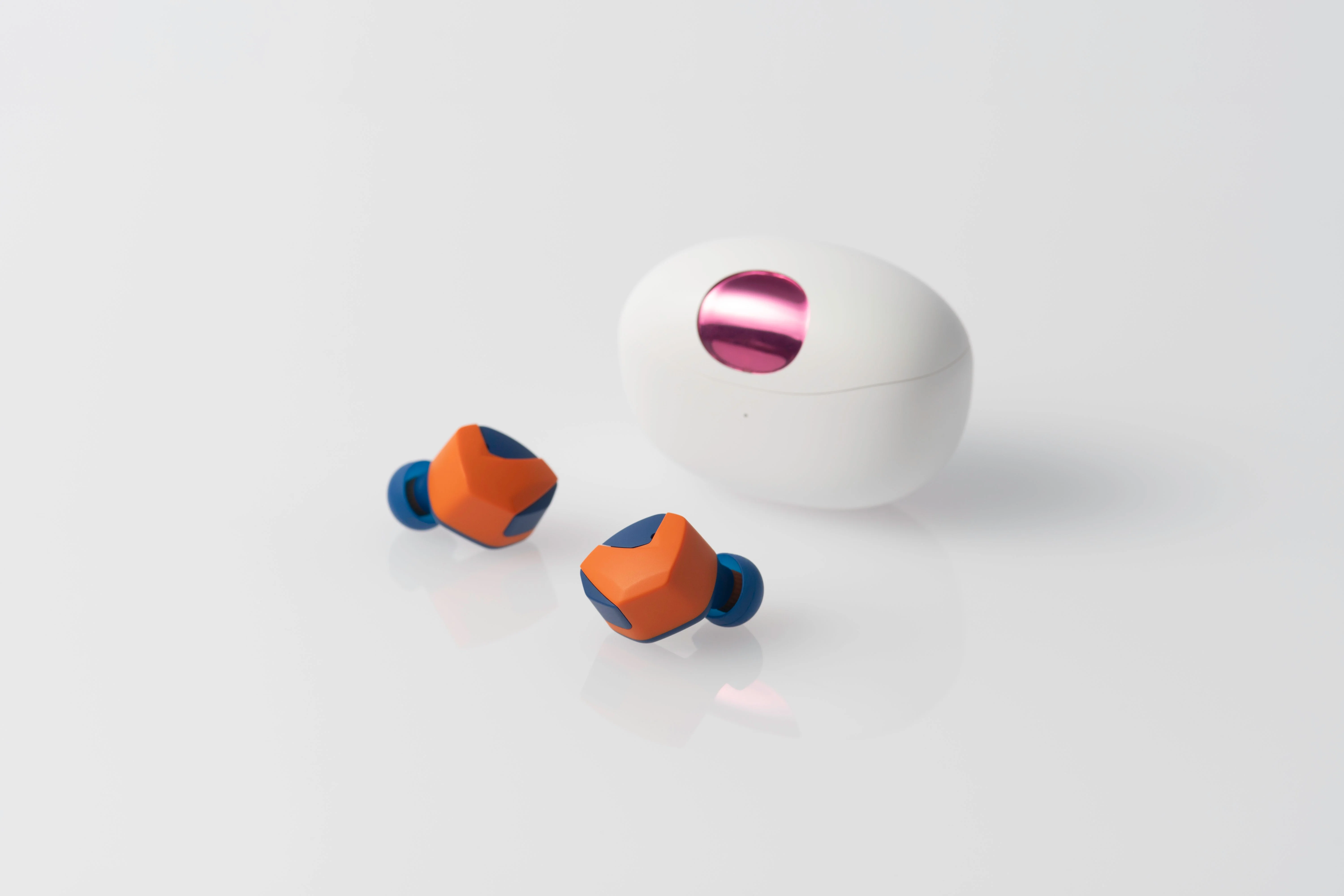 Dragon Ball Z Goku Wireless in-ear headphones By Prime Audio - Image 4